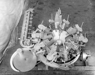 Sealing cans. thumbnail