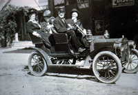 G. W. Faulkner, Wife (Roda) and Relatives in his Ford Model N thumbnail