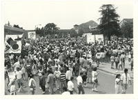 [Students on Dexter Lawn] thumbnail