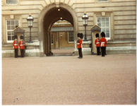 Grenadier Guards outside Buckingham Palace thumbnail
