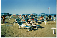 Eating on the beach in Italy thumbnail
