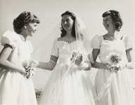 Glenna and her bridesmaids thumbnail