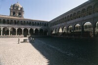 Coricancha or Golden Enclosure, surmounted by the church of Santo Domingo thumbnail