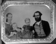 Sarah Locke Family portrait. thumbnail