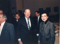 Photo of Philippines President María Corazón Aquino and Congressman Robert Lagomarsino thumbnail