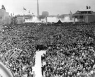 Large crowd at the exposition thumbnail