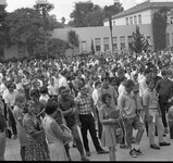 Students gather in quad thumbnail